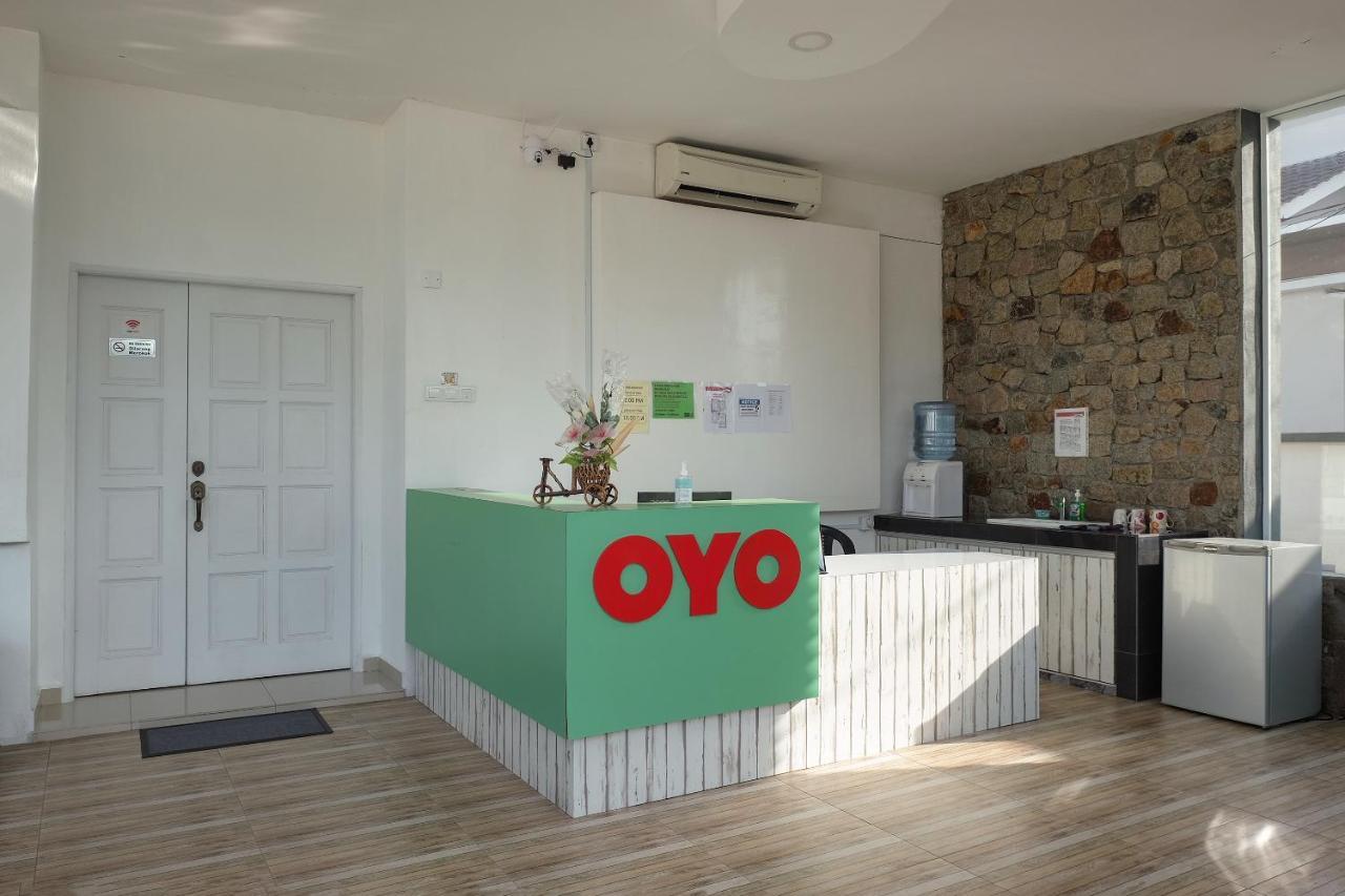 Oyo 90005 Dc Villa Guest House Kuala Rompin Kültér fotó